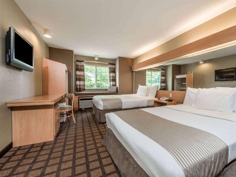 Microtel Inn & Suites By Wyndham Уэст-Честер Экстерьер фото